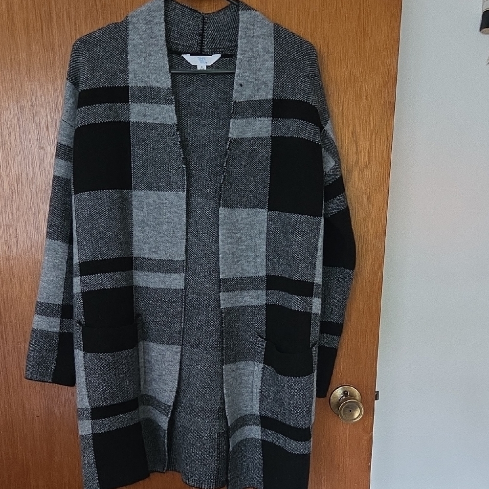 Time and Tru Black and Gray Geometric Cardigan Sweater